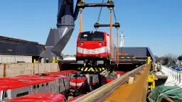 وصول 20 جراراً لسكك حديد...