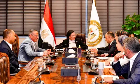 وزيرة البيئة تبحث مع الغرف...