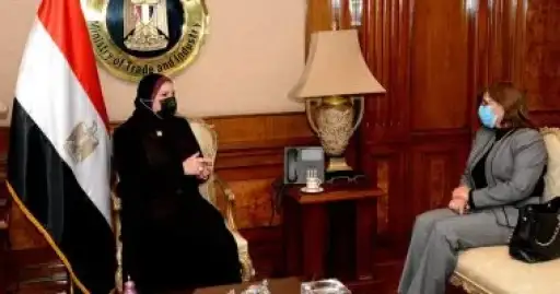 وزيرة التجارة تبحث مع رئيس...