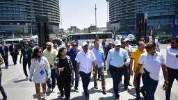 بصحبة وزير الإسكان وعدد من...