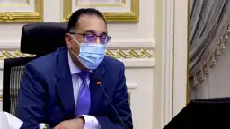 مدبولي يستعرض مع وزير المالية...