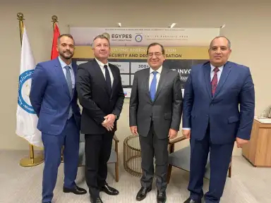 الملا يبحث مع شركة اكسون...
