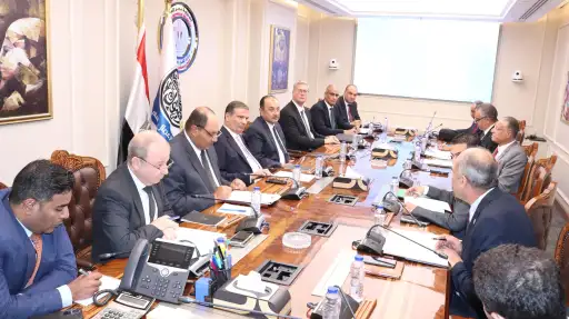 وزير قطاع الأعمال العام يبحث...