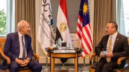 وزير الخارجية الماليزي يبحث فرص...