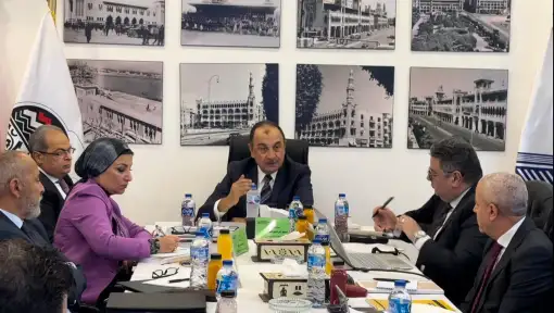 وزير قطاع الأعمال العام يجتمع...