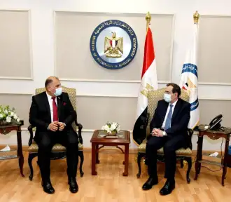 وزير البترول يبحث فرص التعاون...