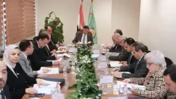 وزير الزراعة يبحث الموقف التنفيذي...
